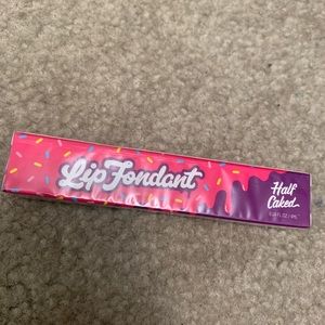 Lip Fondant Half Caked